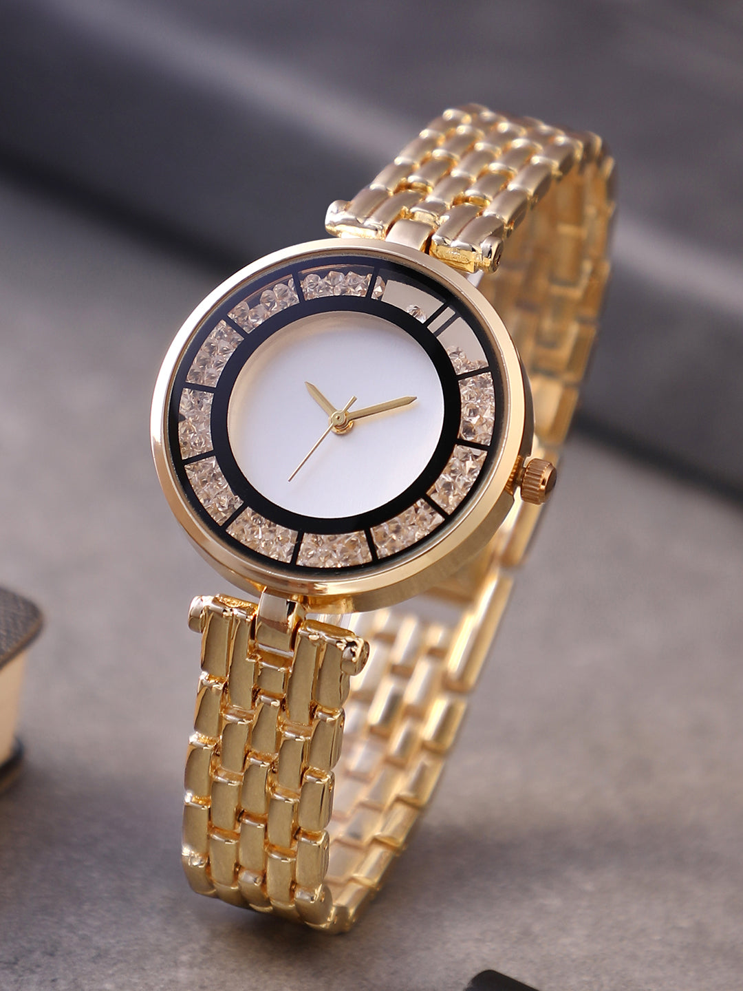 The Crystal Cluster Round Watch