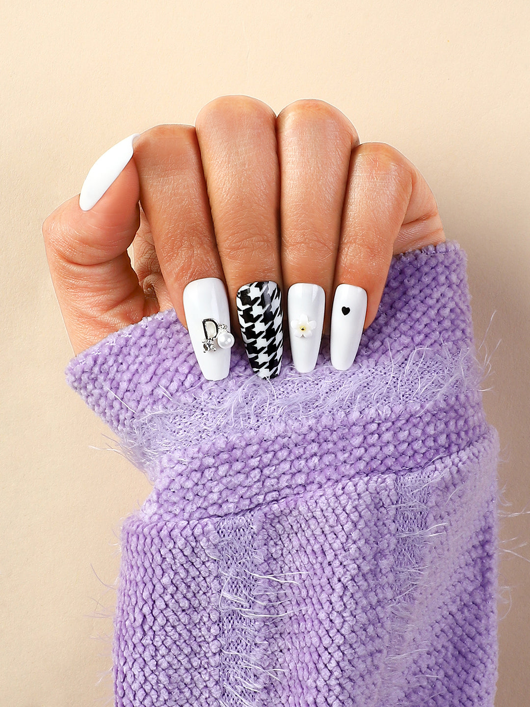 The Houndstooth Cuore Press-On Nails - Chalk White:Onyx Black