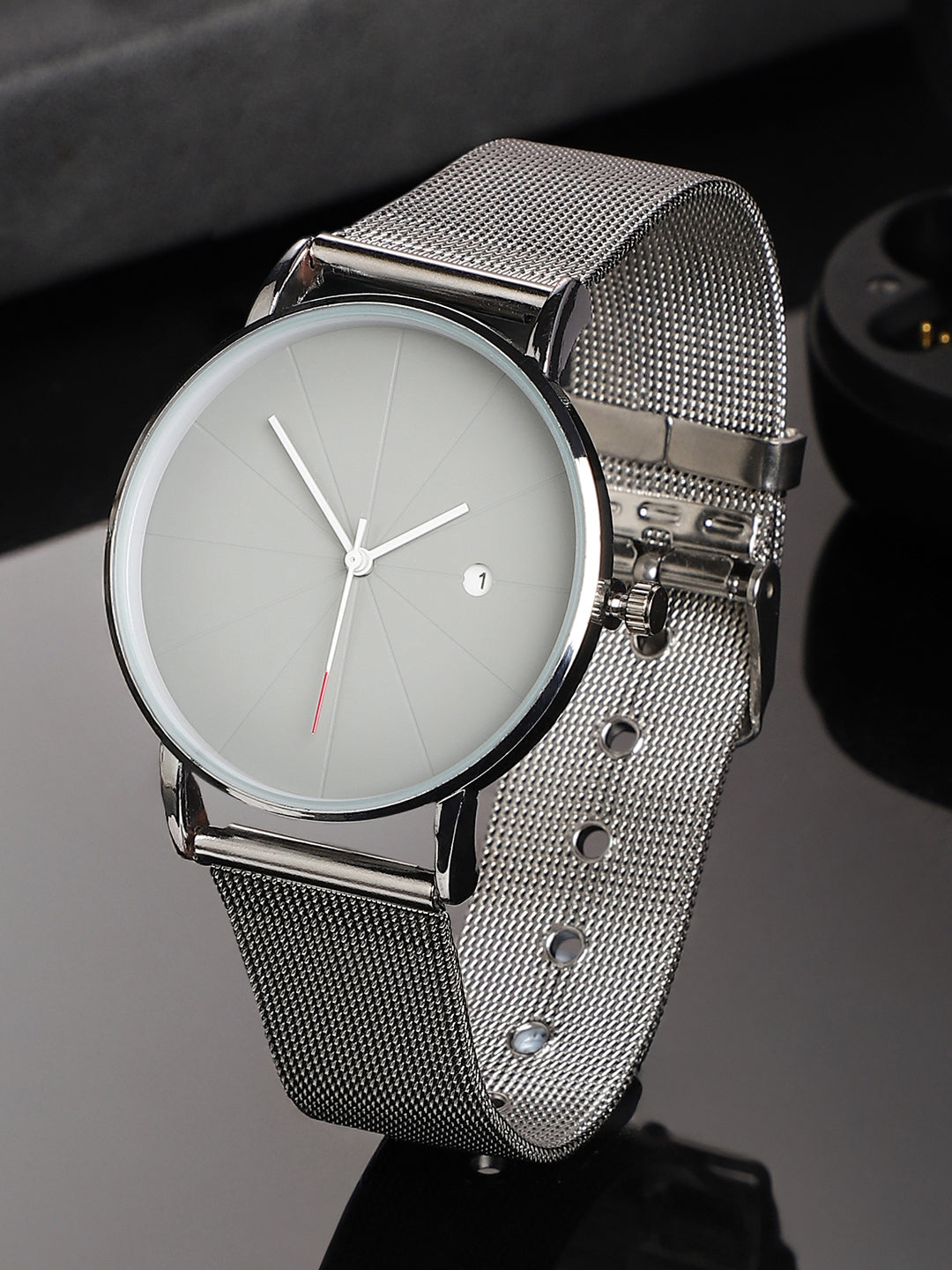 Sleek Grey Analog Round Dial With Metal Mesh Strap