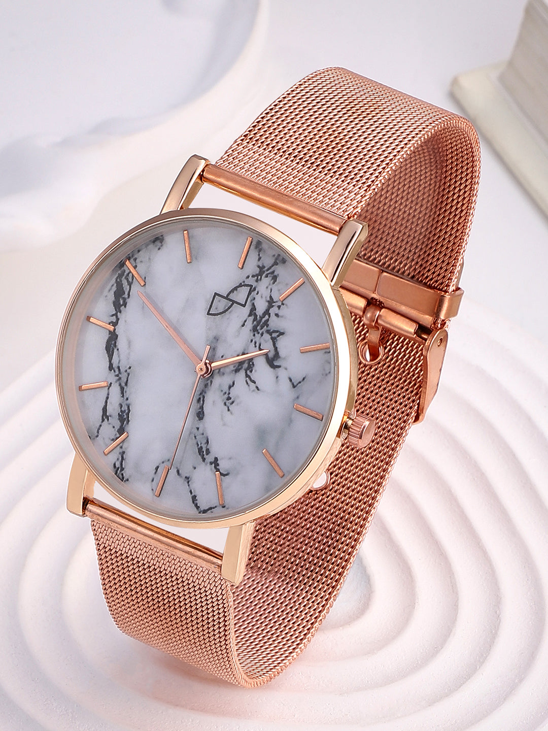 White Marble Analog Round Dial With Gold Metal Mesh Strap