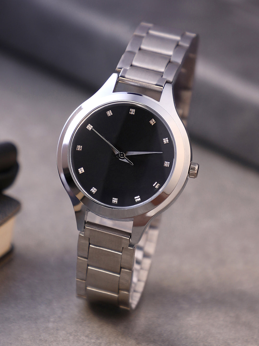 The Everyday Round Watch - Metallic Silver