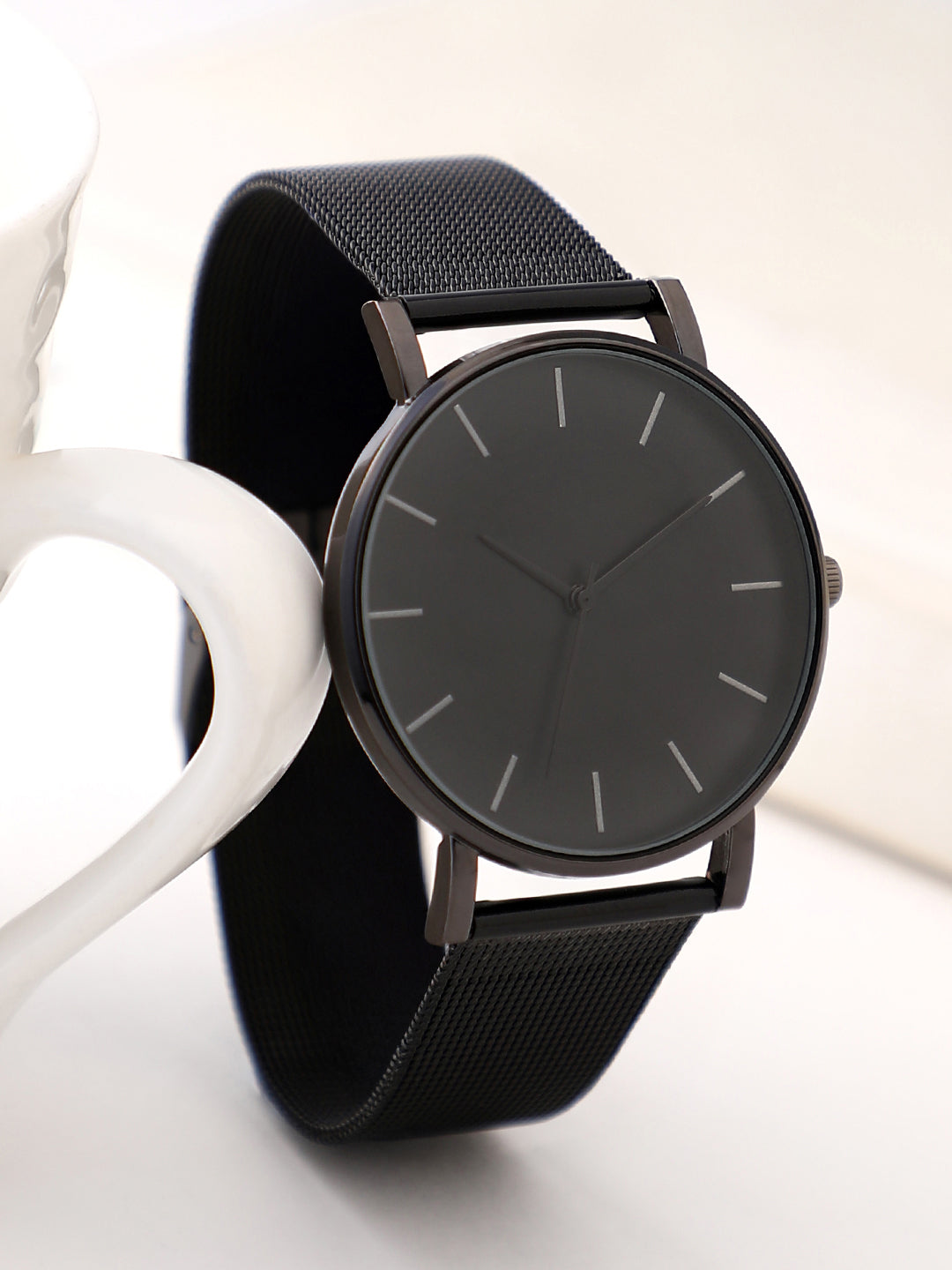 Sleek Black Analog Round Dial With Black Hour Marker & Black Metal Strap