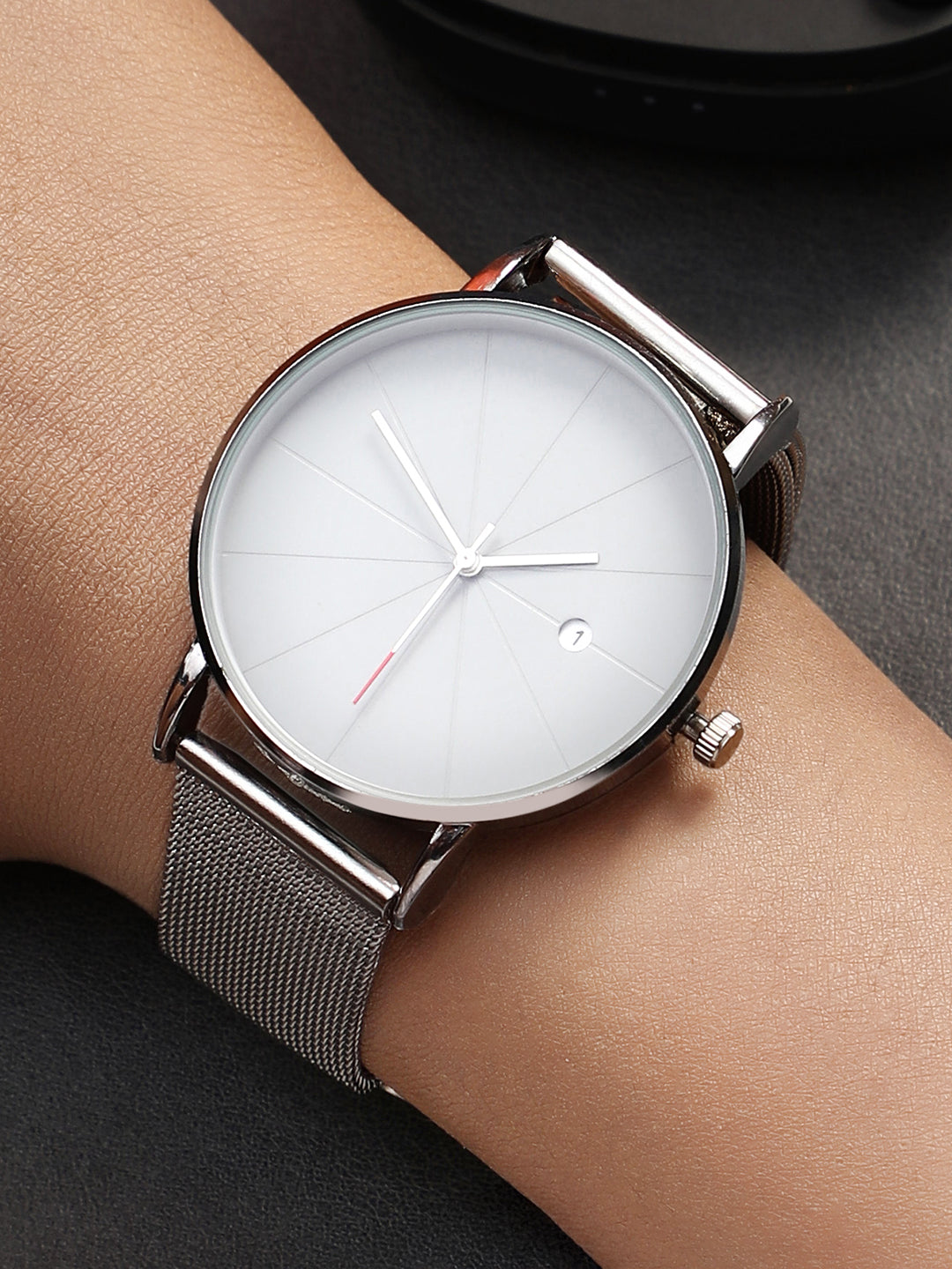 Sleek Grey Analog Round Dial With Metal Mesh Strap