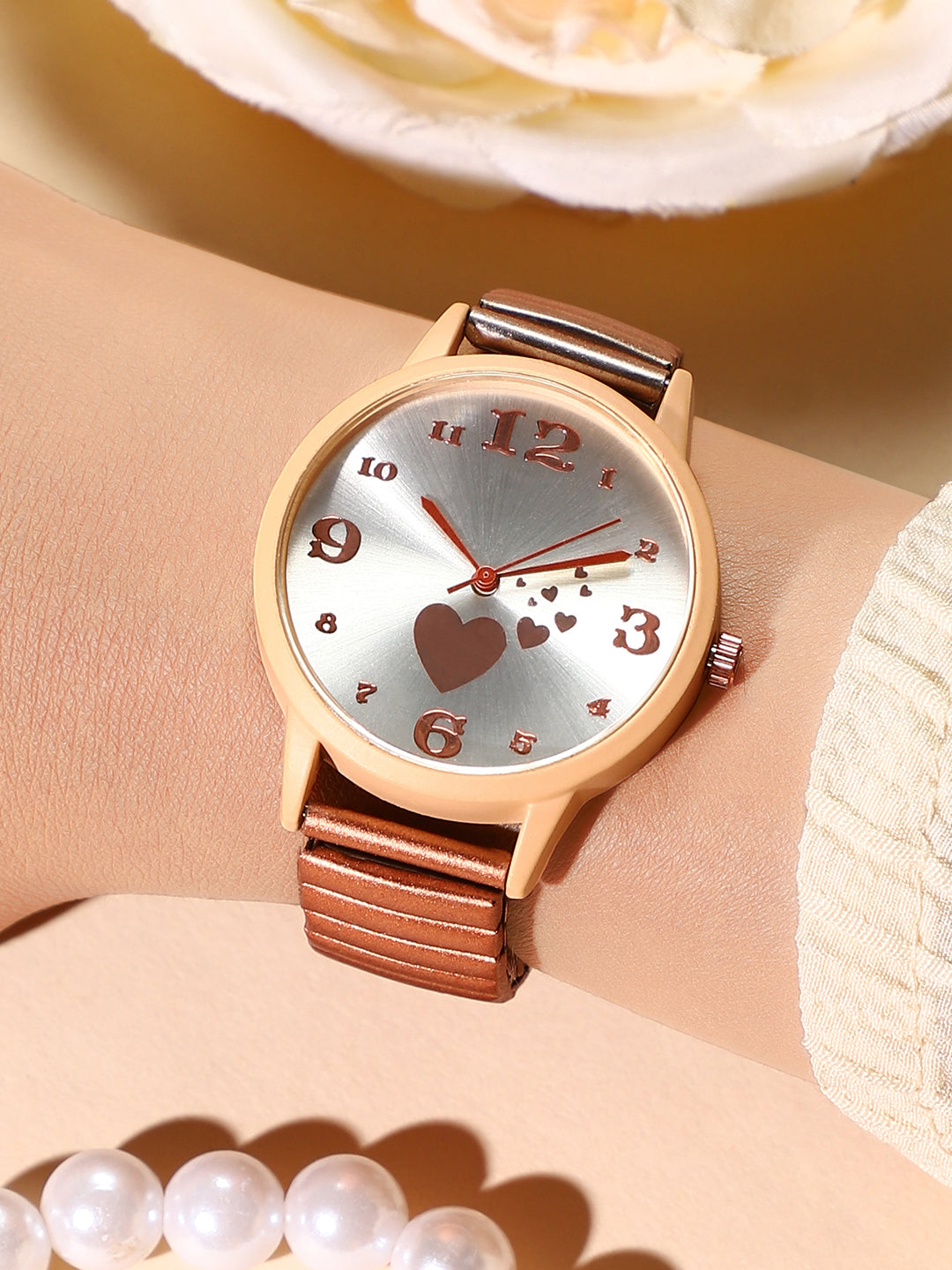 The Ribbed Heart Round Watch