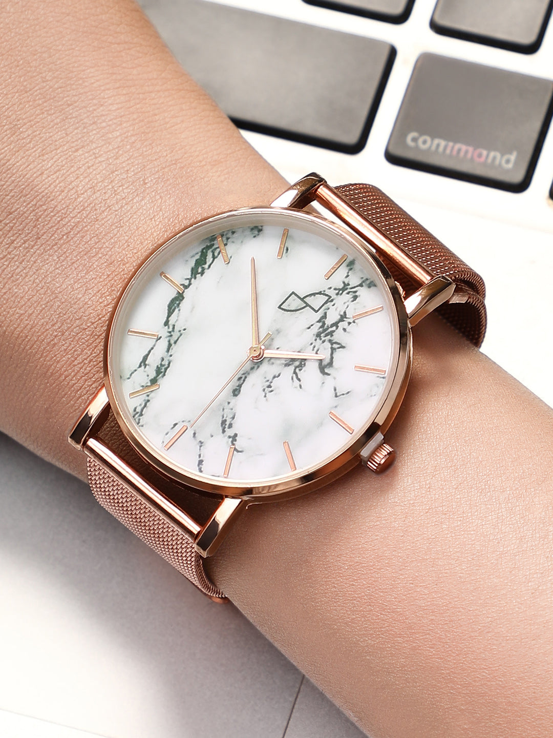 White Marble Analog Round Dial With Gold Metal Mesh Strap