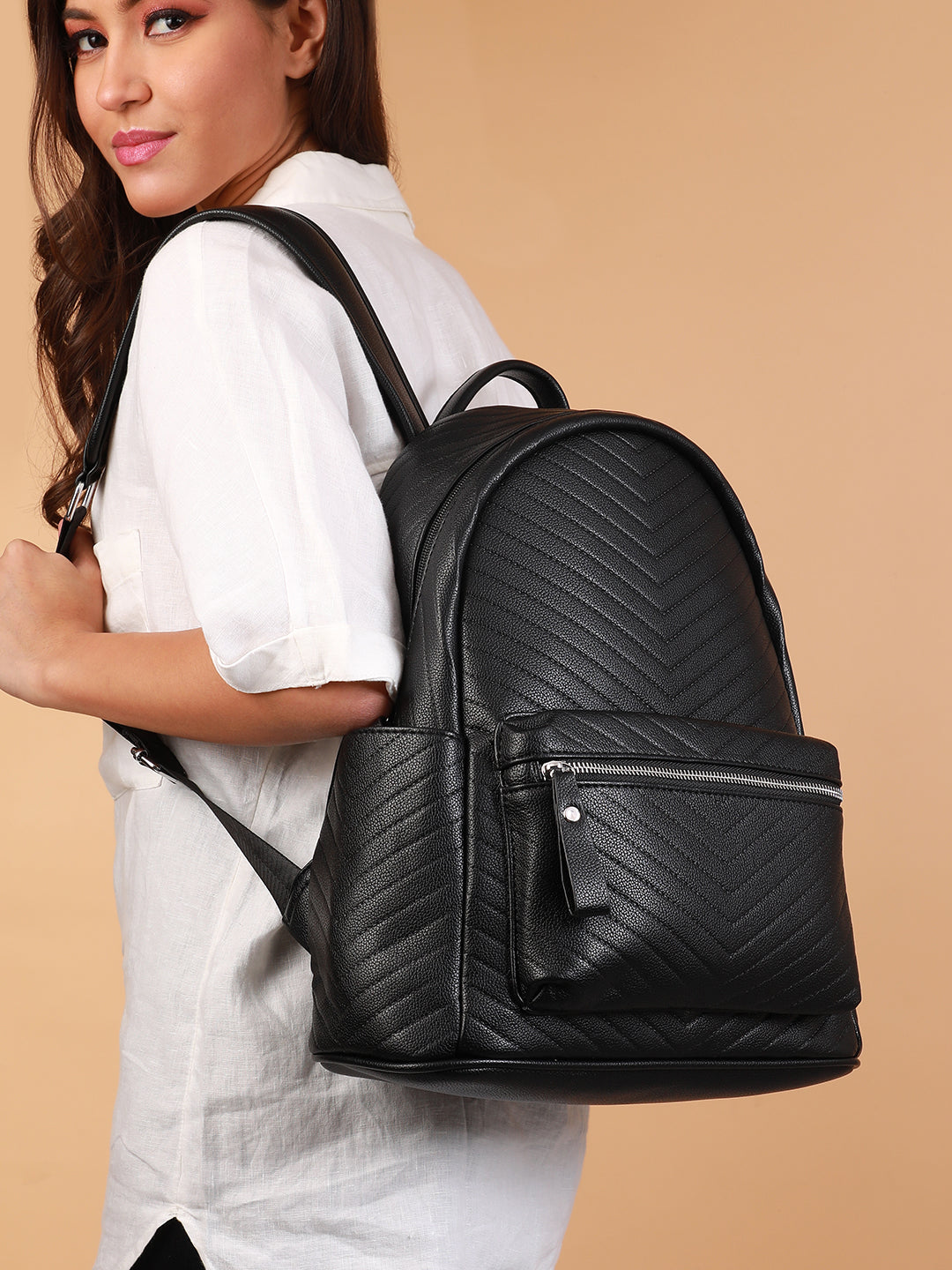 The Chevron Curve Backpack - Onyx Black