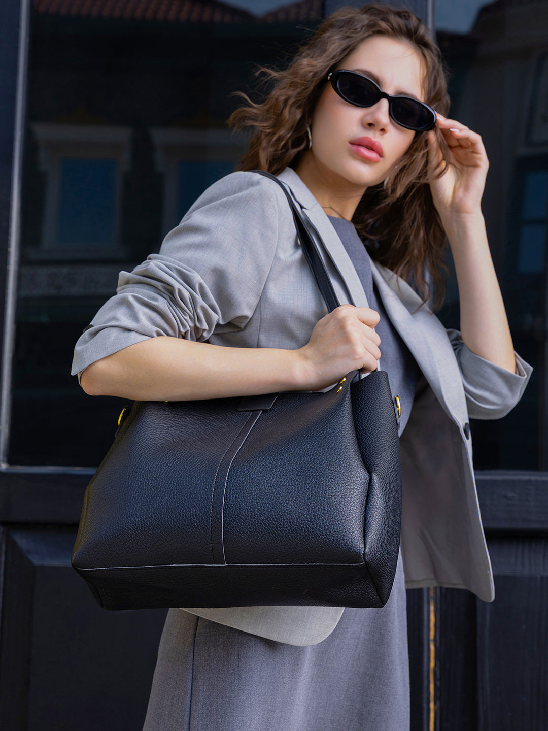 The Circadian Tote Bag - Onyx Black