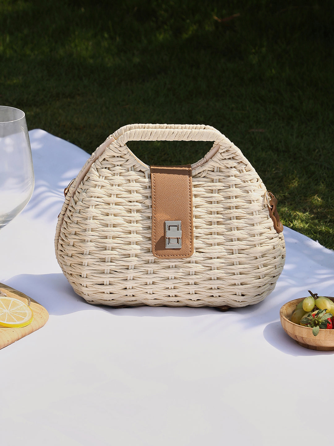 The Straw-Curve Hand Bag - Off-White