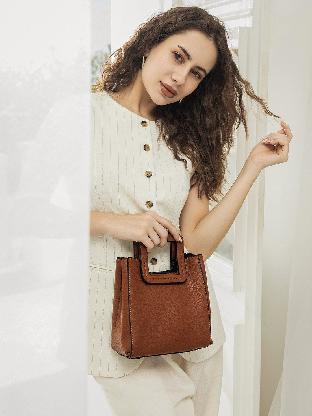 The Qube Bucket Bag - Russet Brown