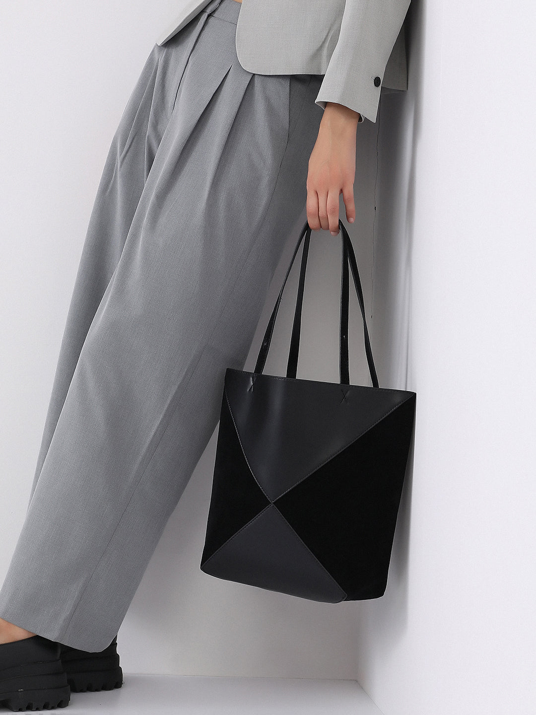 The Velouré Tote Bag - Onyx Black