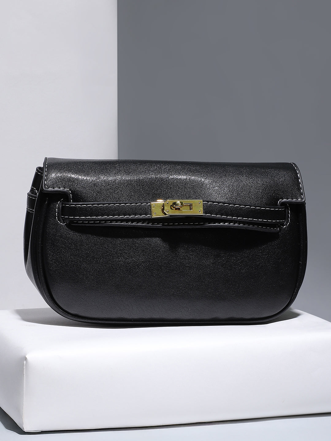 The Overlap-Curve Sling Bag - Onyx Black