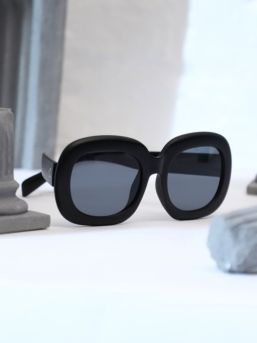 The Airport Oversized Sunglasses - Onyx Black