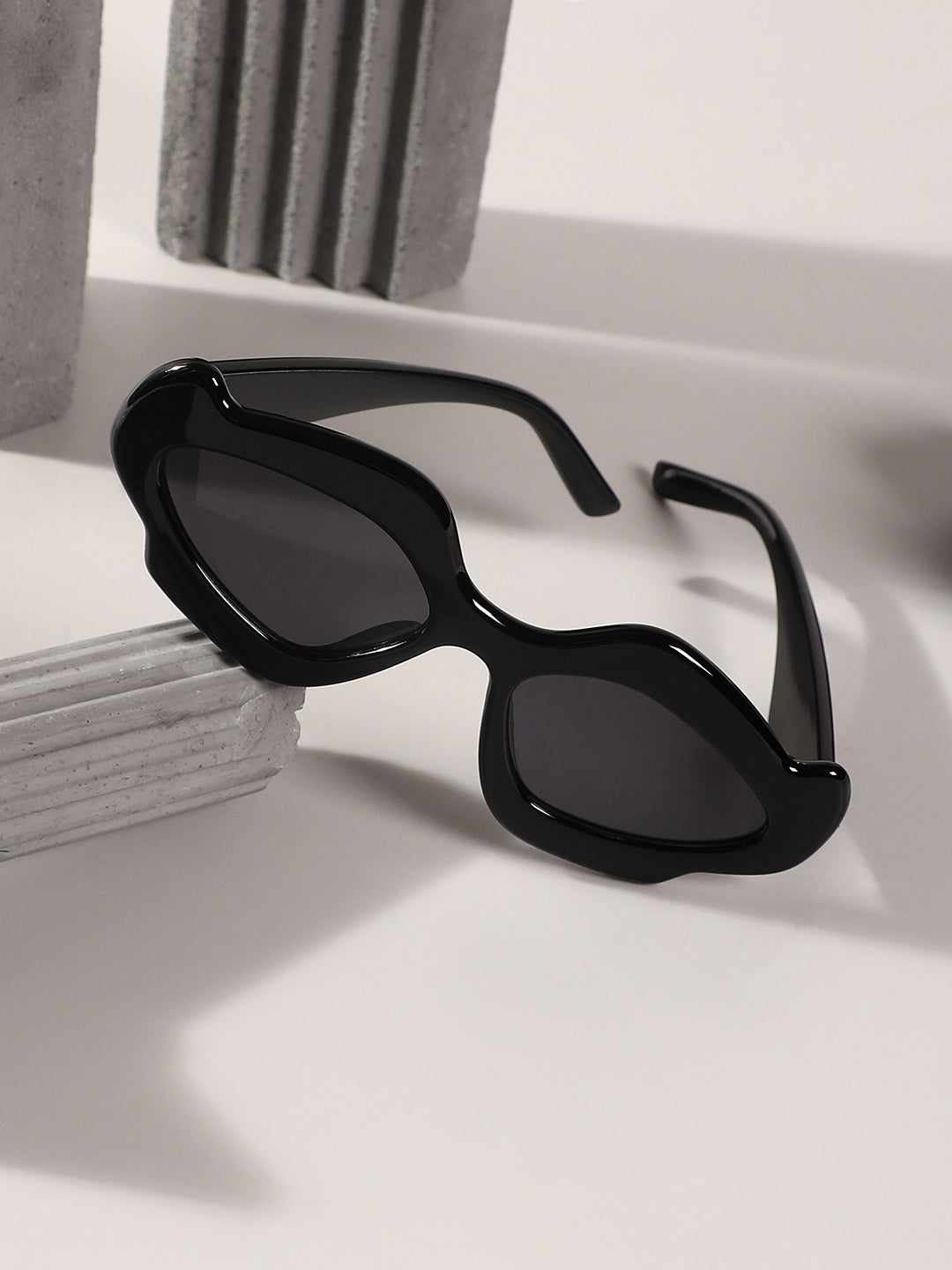 The Flame Cateye Sunglasses - Onyx Black