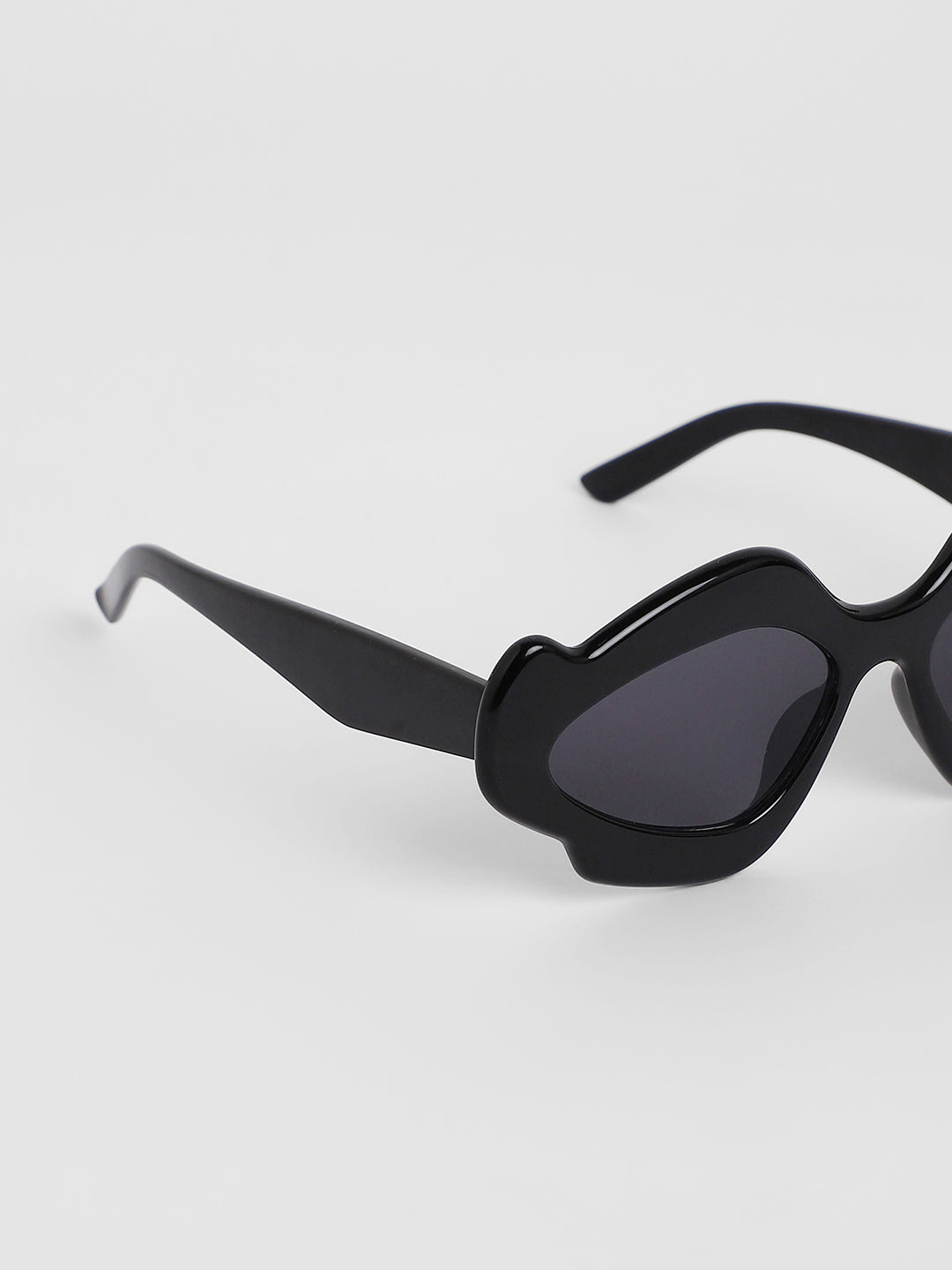 The Flame Cateye Sunglasses - Onyx Black