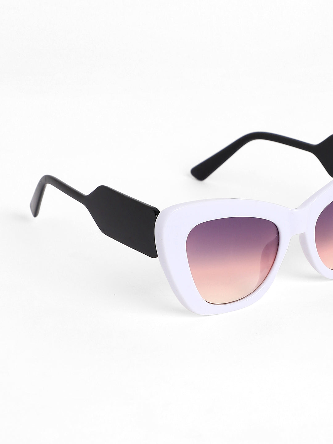 The City Cateye Sunglasses - Daisy White