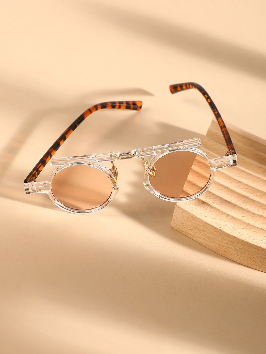 The Cirque Round Sunglasses - Transparent