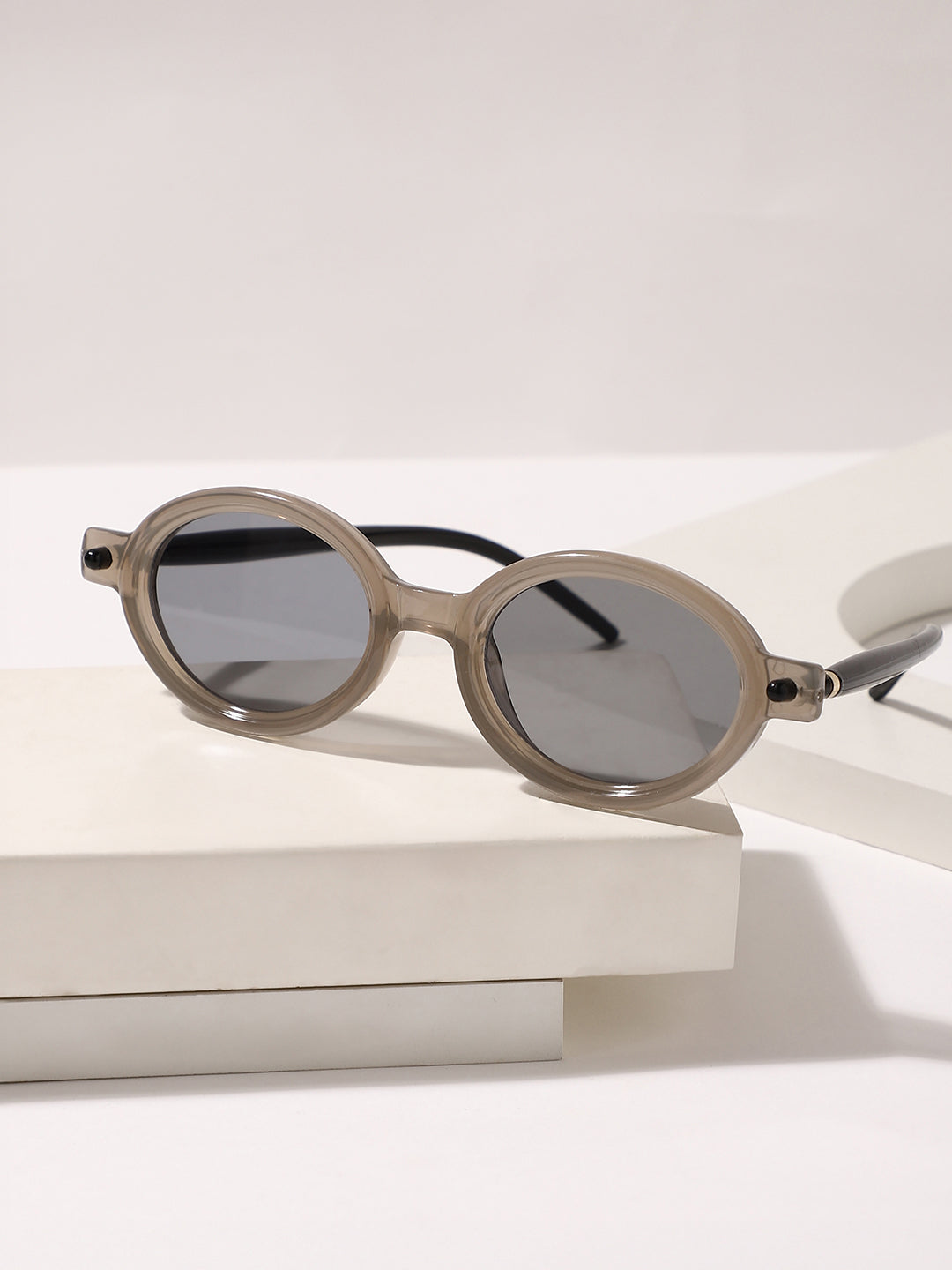 The Corsica Oval Sunglass - Ash Grey