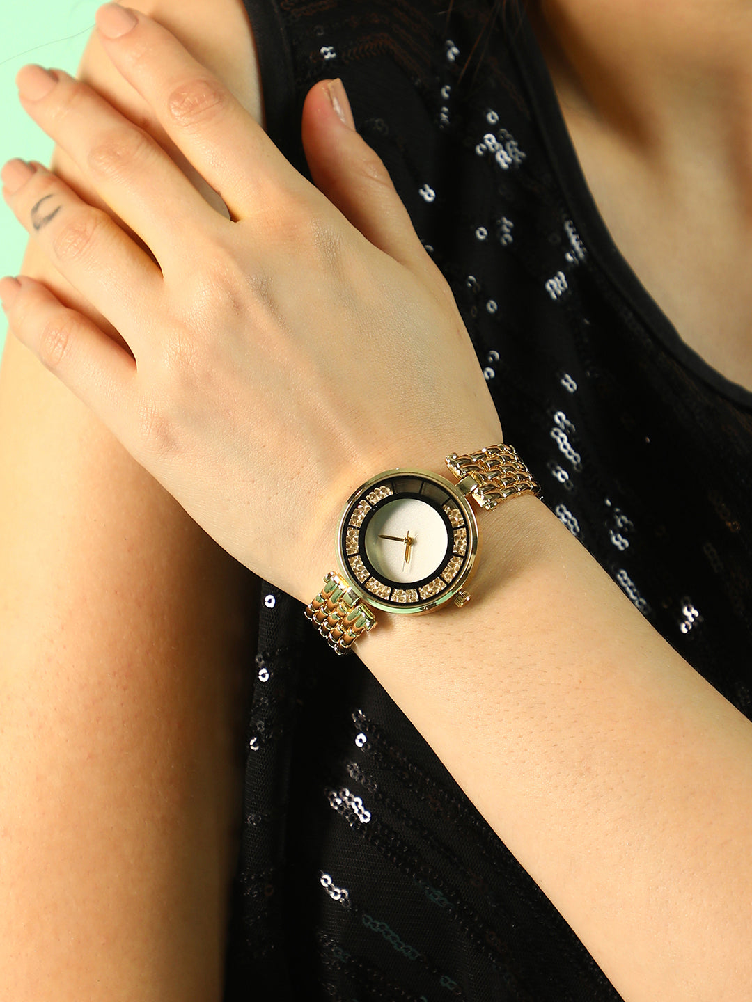 The Crystal Cluster Round Watch