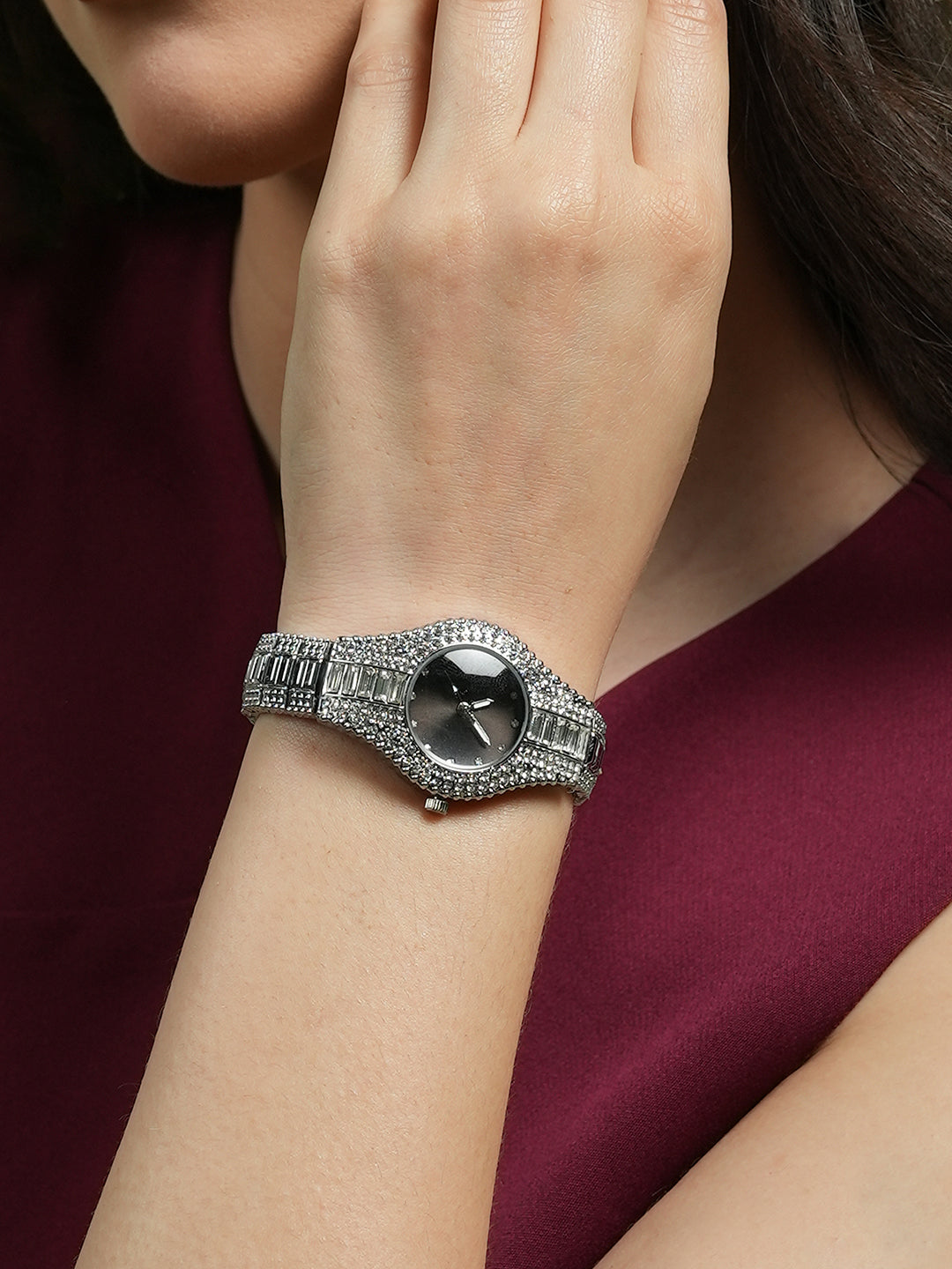 The Embellished Round Watch - Onyx Black