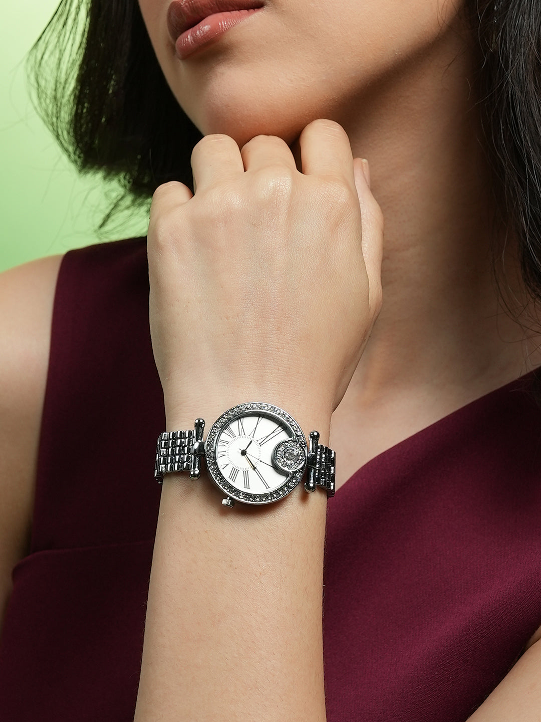 The Opulent Roman Round Watch - Metallic Silver