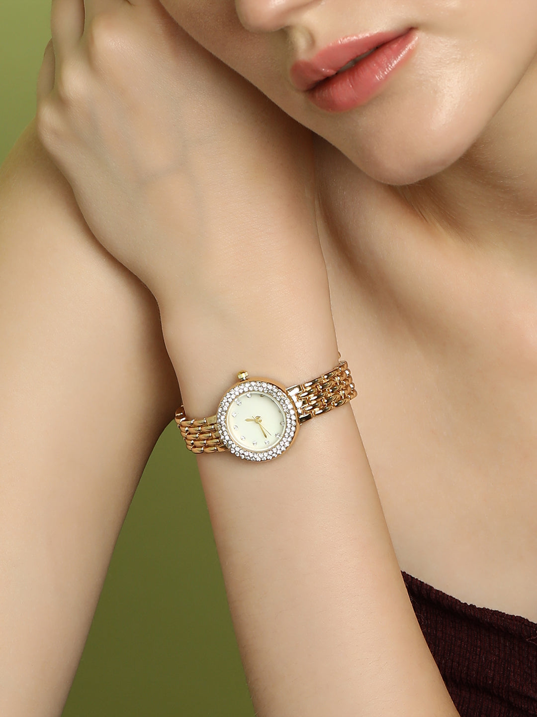 The Sleek Embellished Round Watch - Champayne Gold