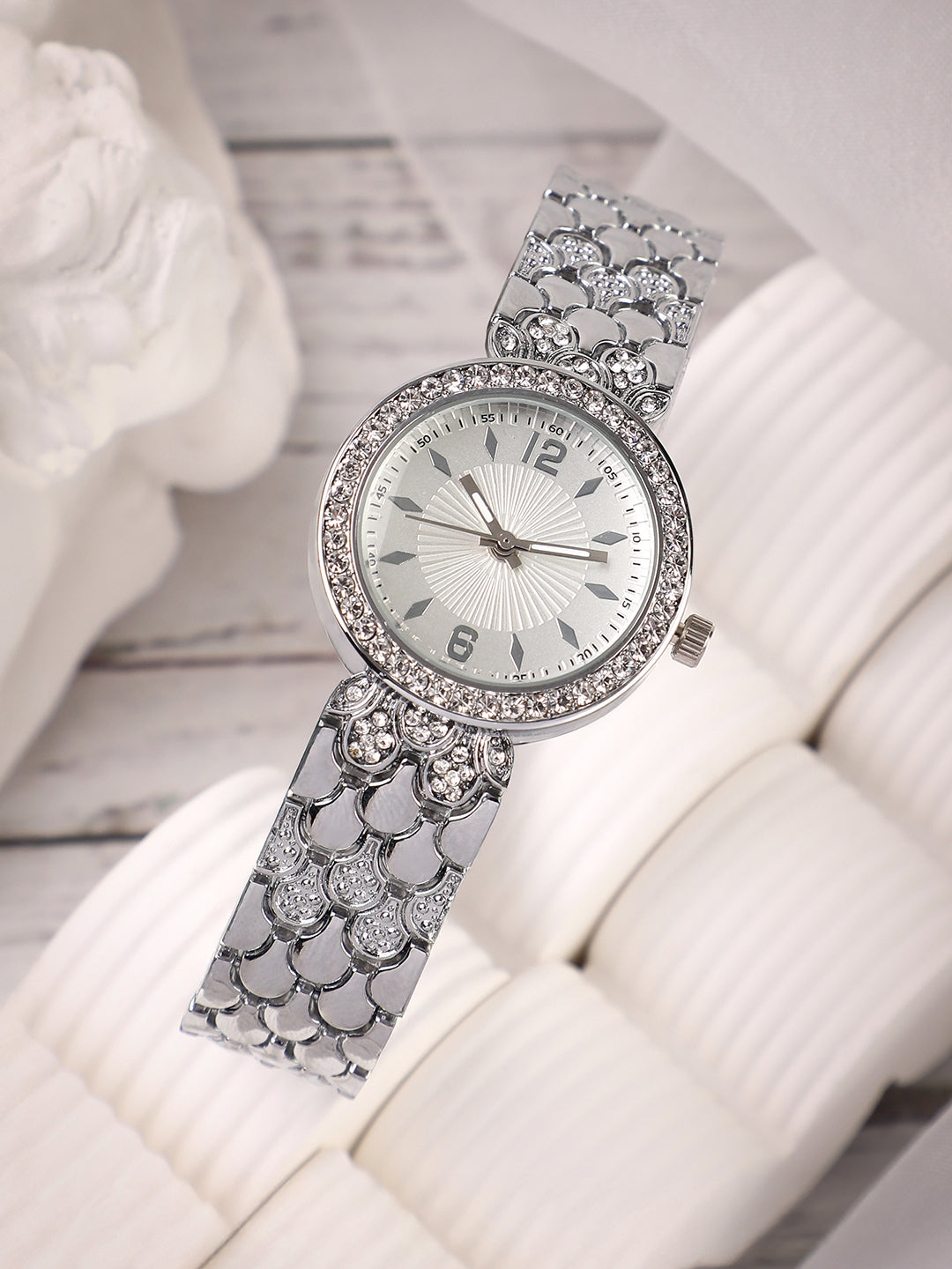 The Scalex Gem Round Watch - Metallic Silver