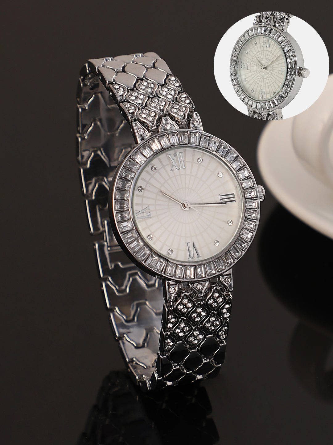 The Bijou Serpenti Round Watch - Metallic Silver