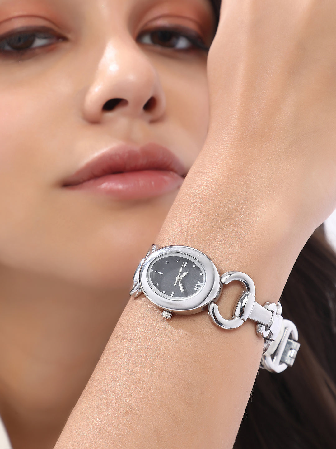 The Orb-Link Oval Watch - Metallic Silver