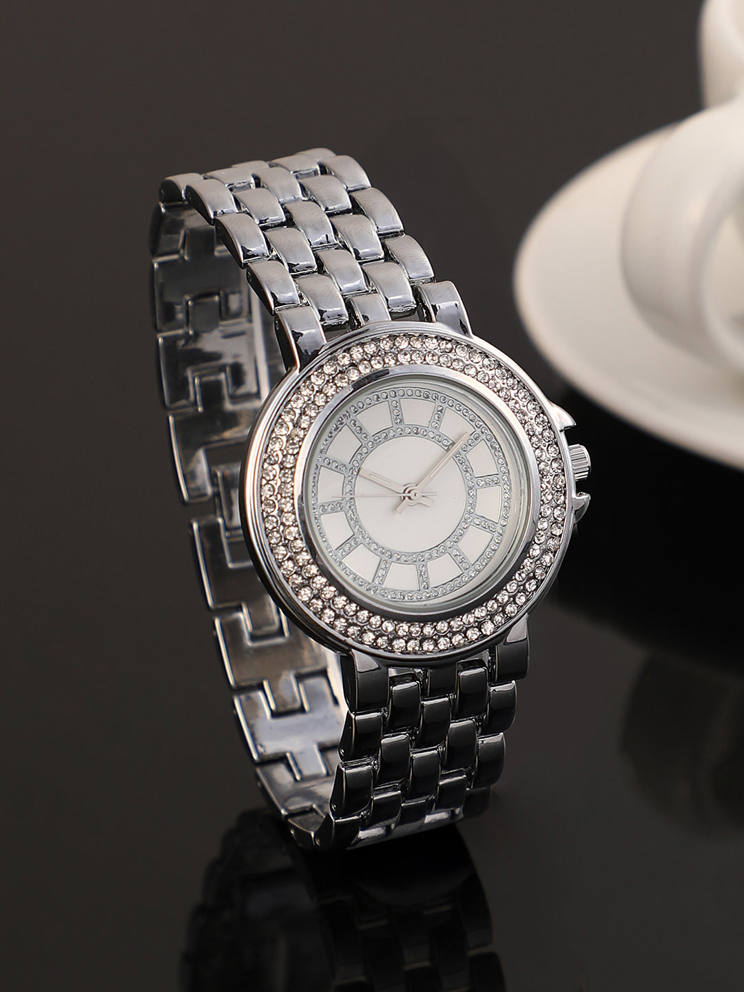 The Arcova Round Watch - Metallic Silver