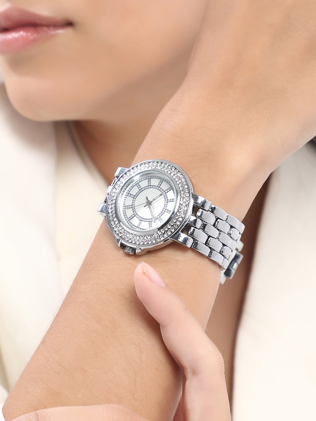 The Arcova Round Watch - Metallic Silver