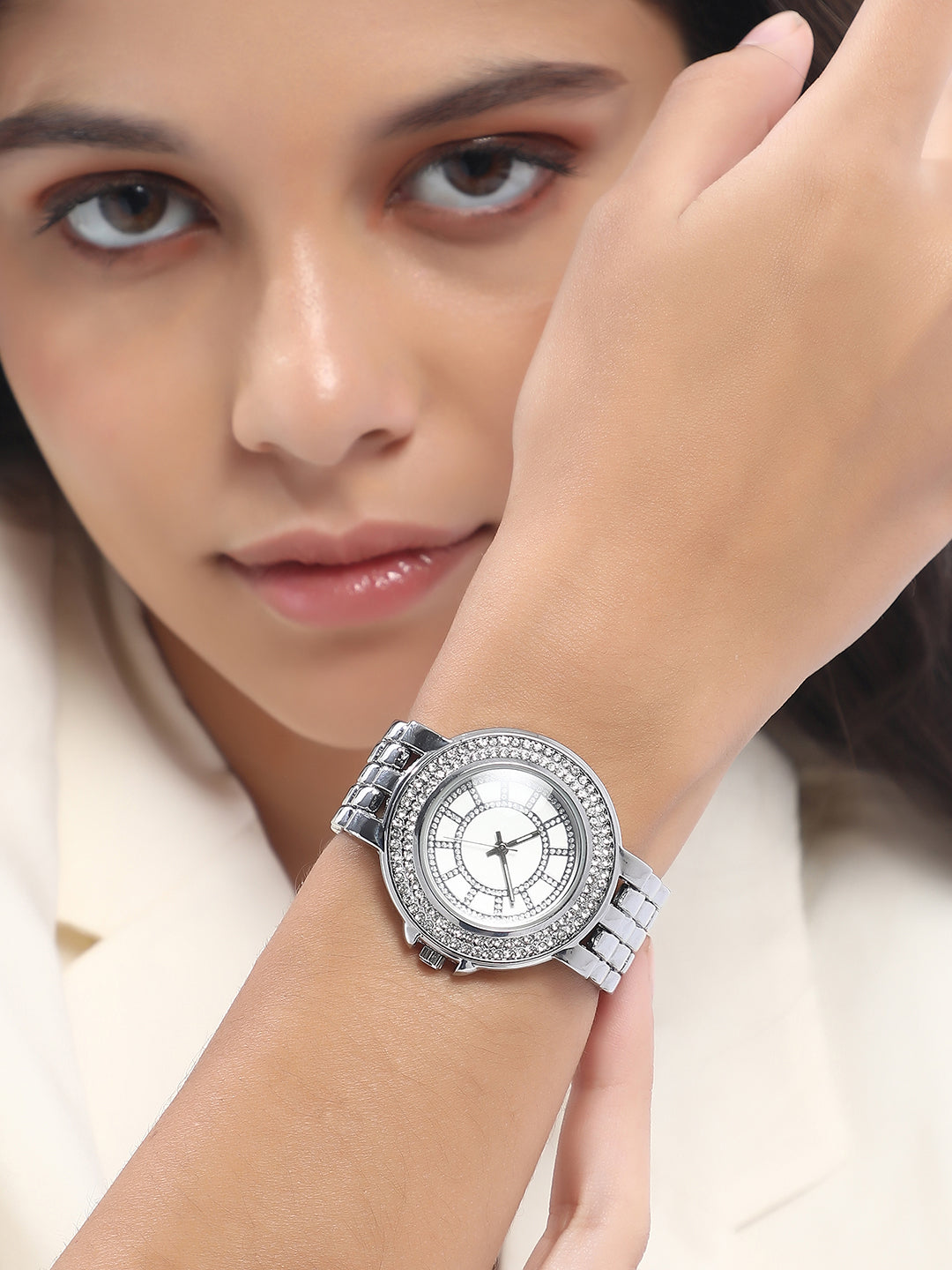 The Arcova Round Watch - Metallic Silver