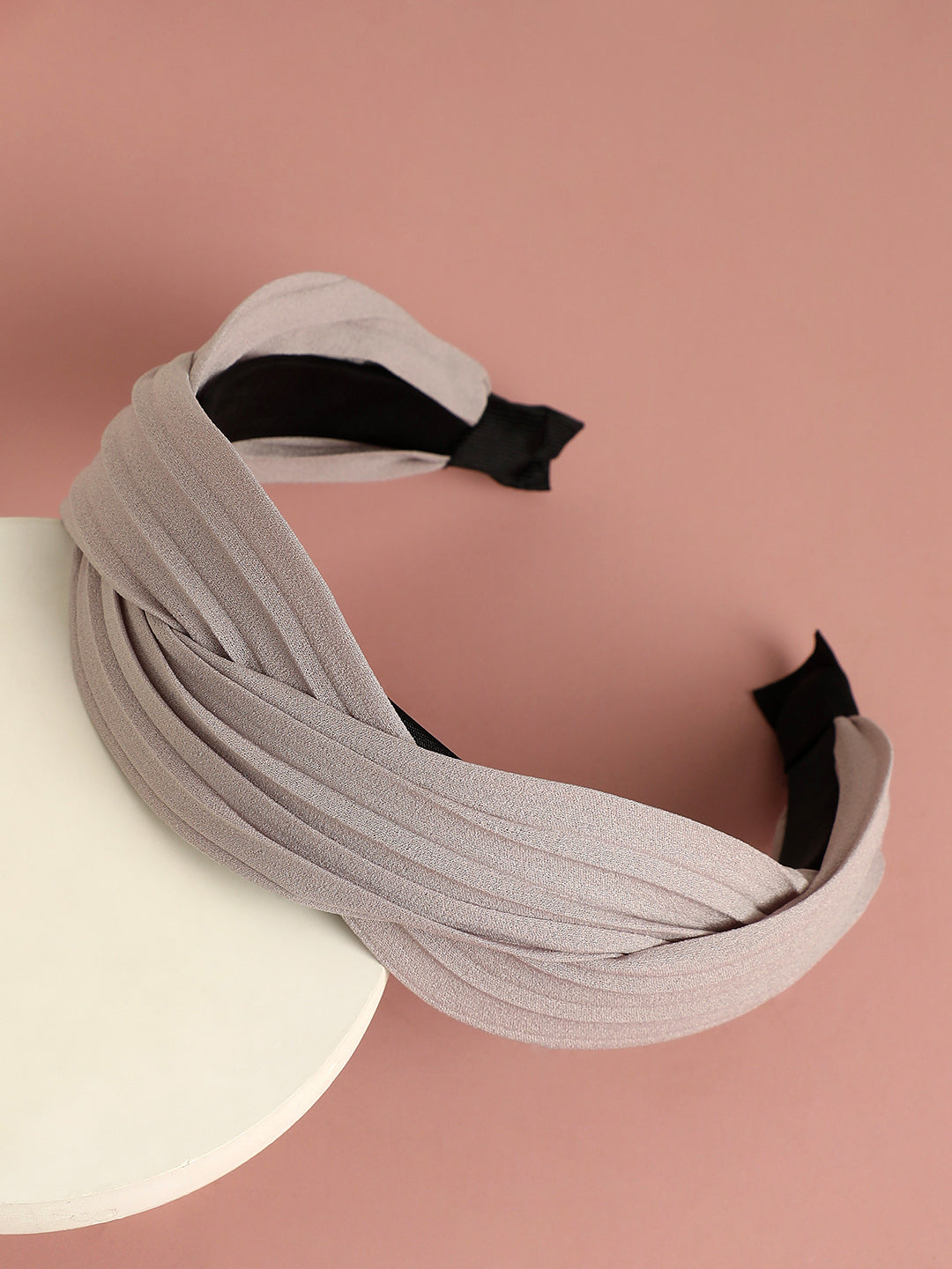 Versatile Vibe: The Fashion-Forward Fabric Hairband