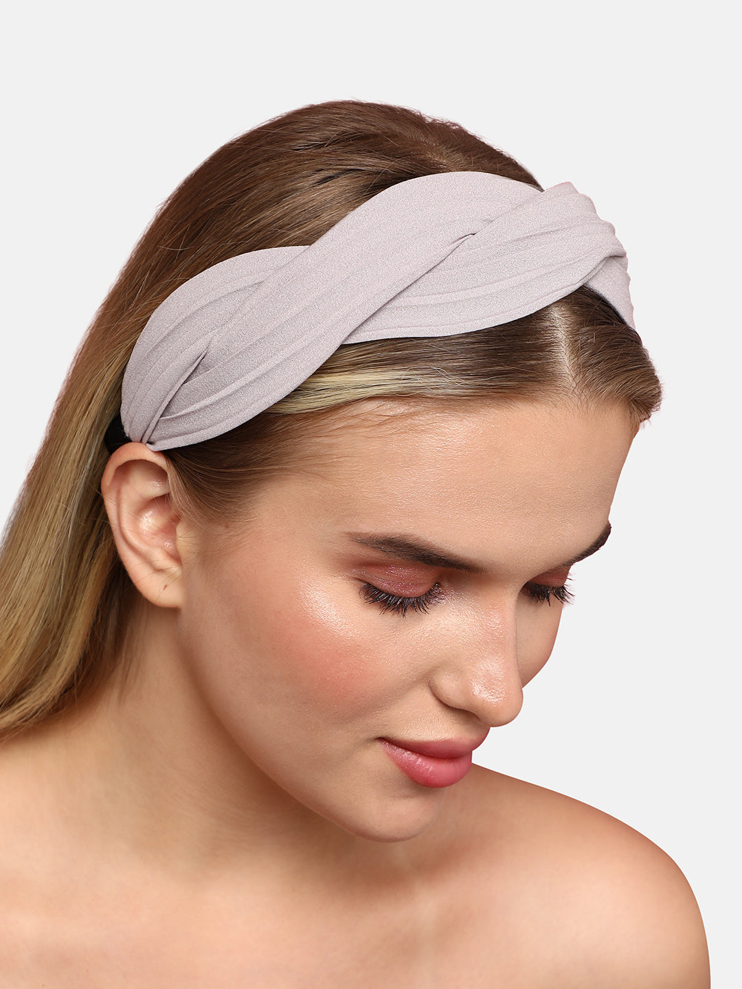 Versatile Vibe: The Fashion-Forward Fabric Hairband