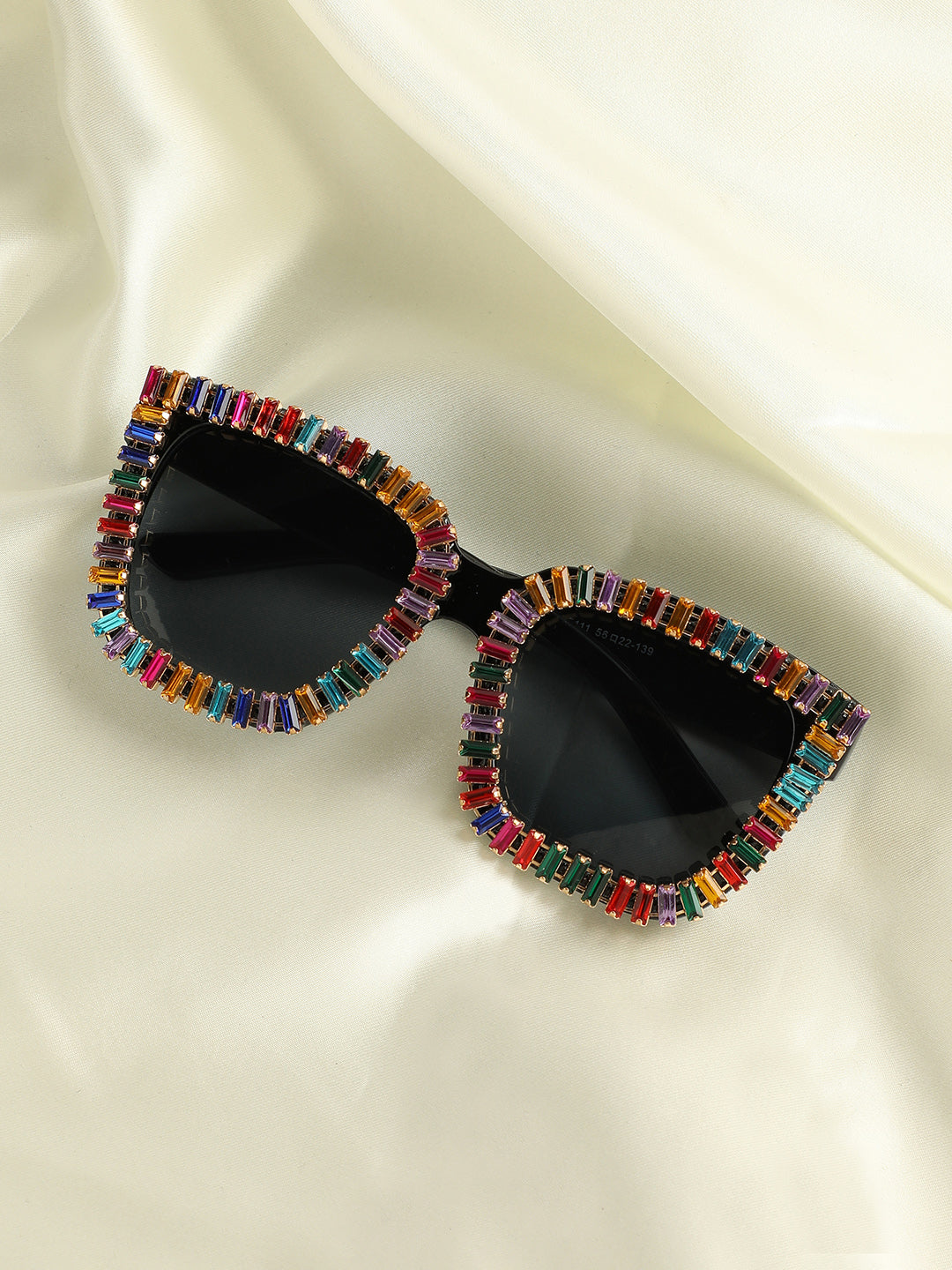 Fashionable Gems: Adorn Your Eyes